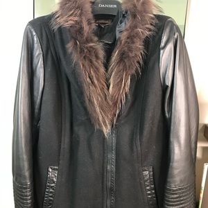 Hooded winter jacket w fur collar